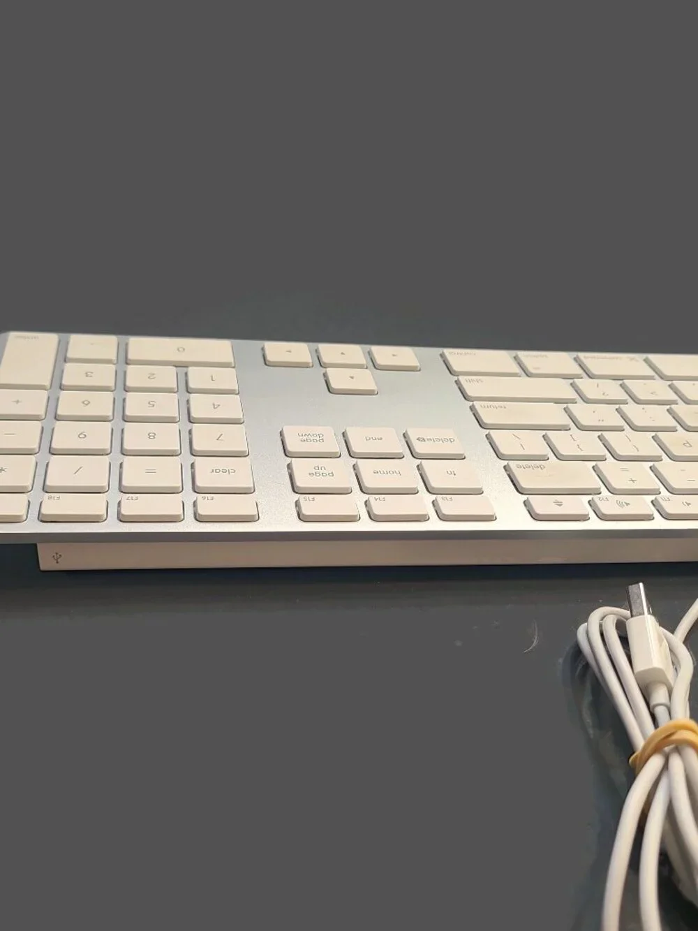 Genuine Apple A1243 USB Wired Aluminum Keyboard with Numeric KeyPad Tested WORKS